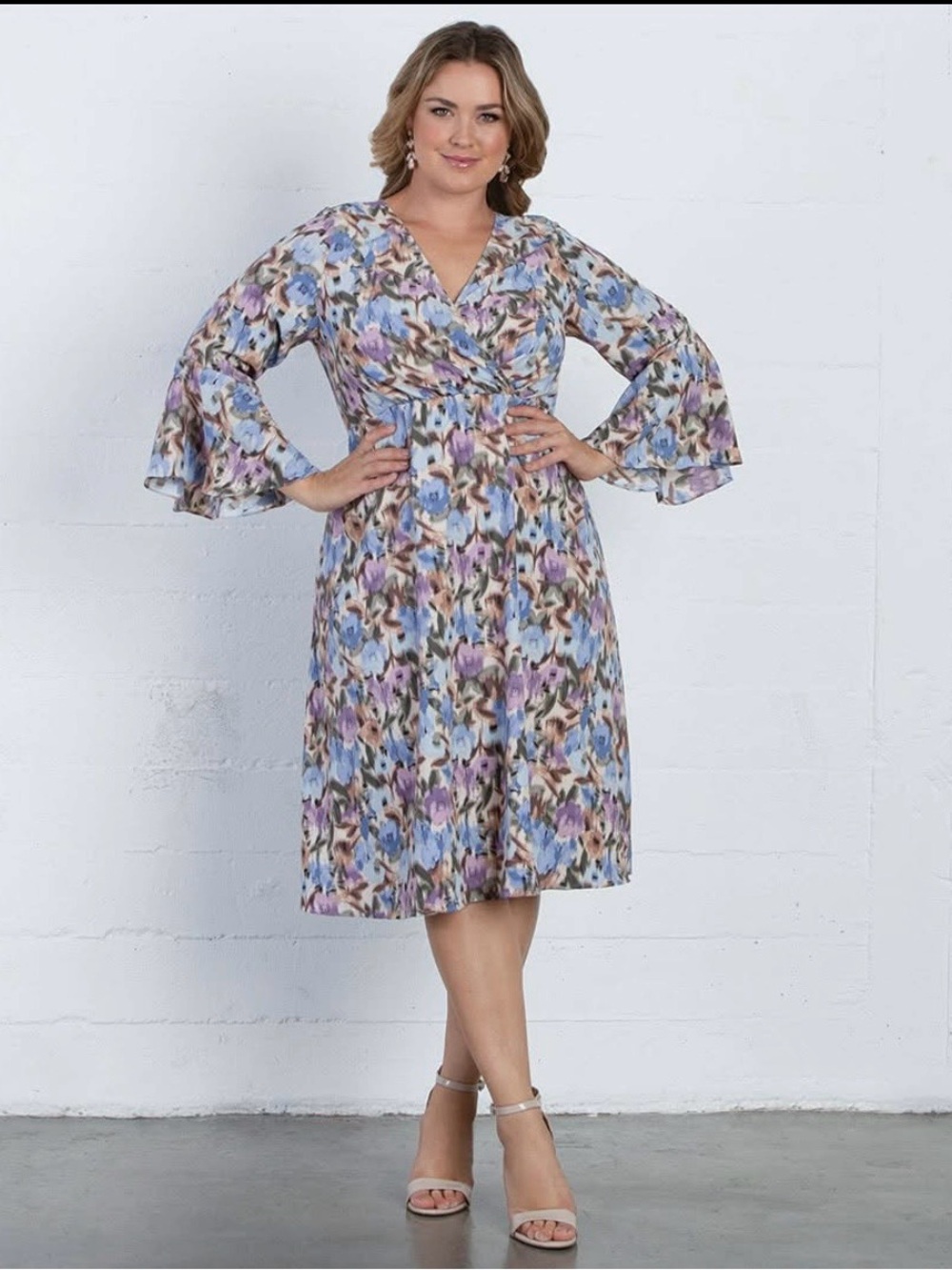 Kiyonna Brighton Floral Bell Sleeve Dress Woman’s Plus Size 2X (18-20) NWT
